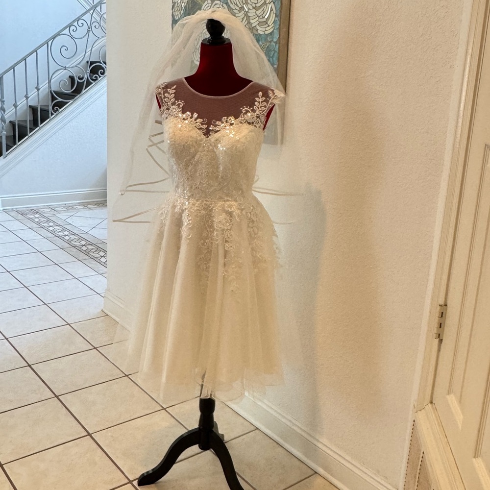 JJ’s House A-line Illusion Tulle Lace Short Wedding Dress with Two Tier 31” Veil - Picture 3 of 16